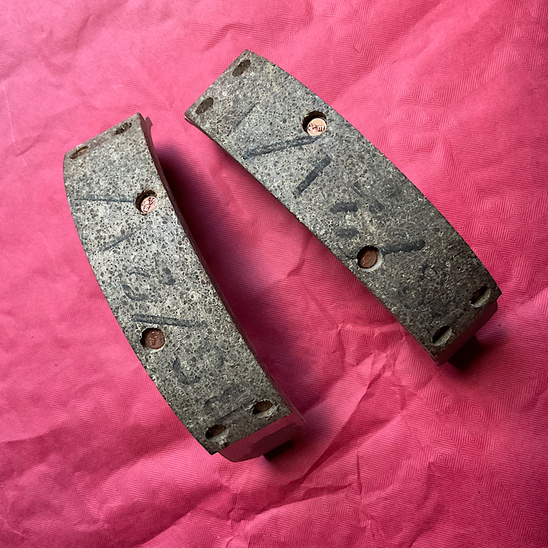 BSA ‘Sunbeam’ Scooter Brake Shoes - 76 5516/17 - Image 2