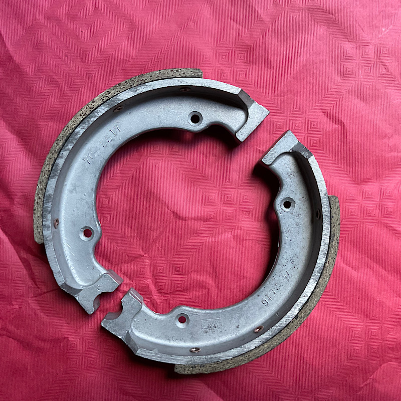 BSA ‘Sunbeam’ Scooter Brake Shoes - 76 5516/17